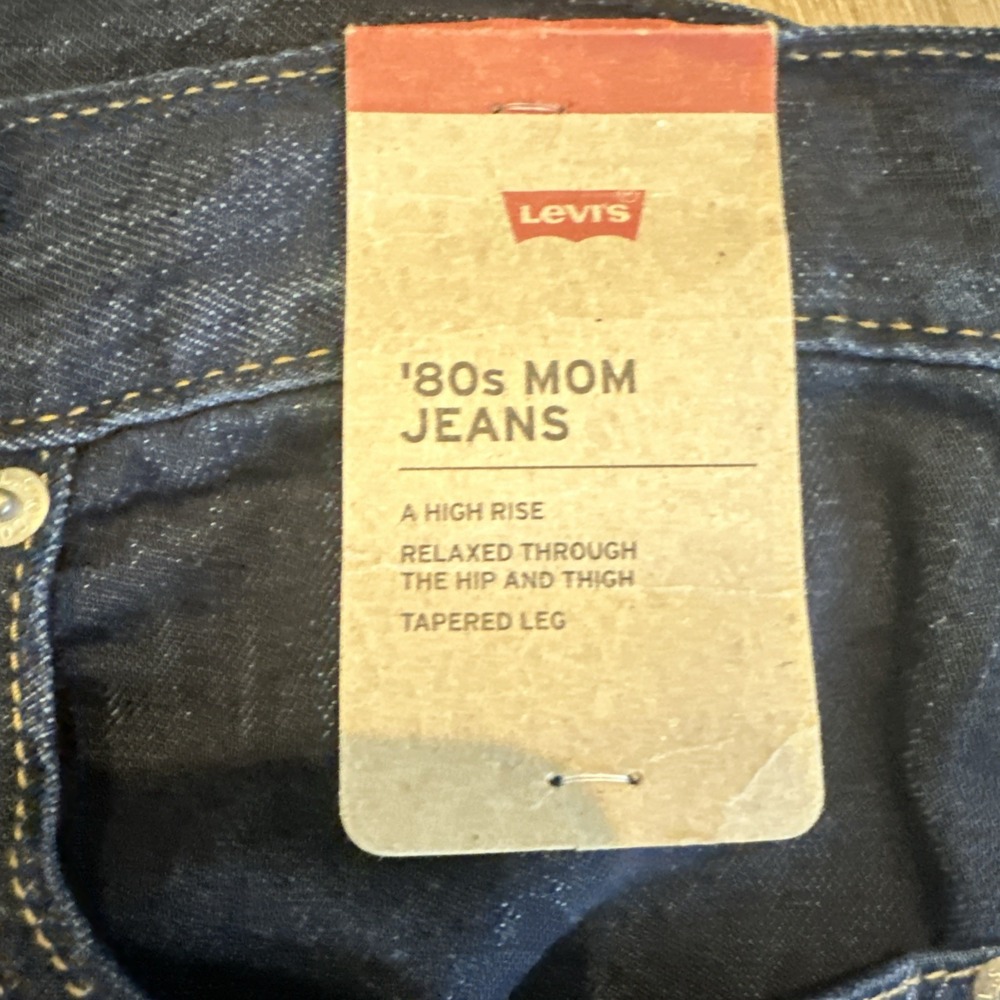 Levi's 80s Mom Jeans High Rise Relaxed Fit Tapered Leg‎ Dark Wash Normcore NEW - Picture 3 of 12
